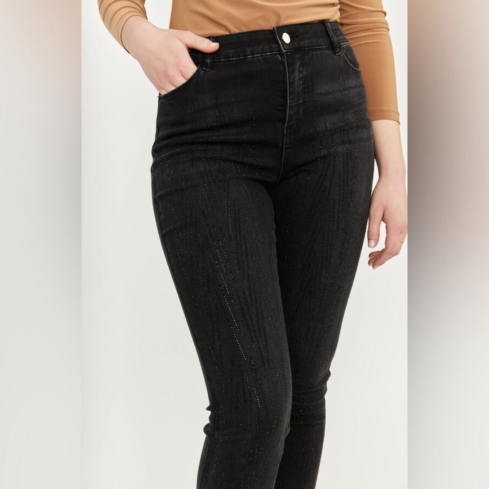 FRANK LYMAN Beaded Slim Leg Jeans Style 233872u